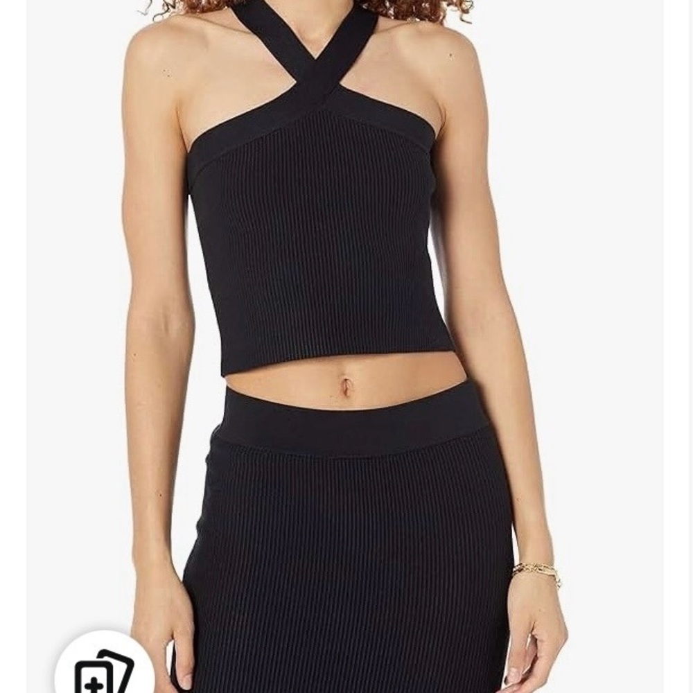 Black Sleeveless Crop Tank Top with Cut Out